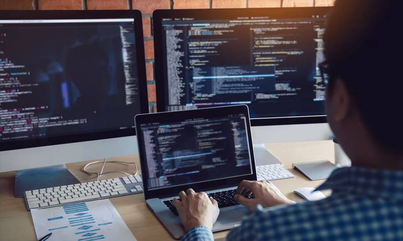 数据科学选型:R与Python如何赋能余干县网站建设?